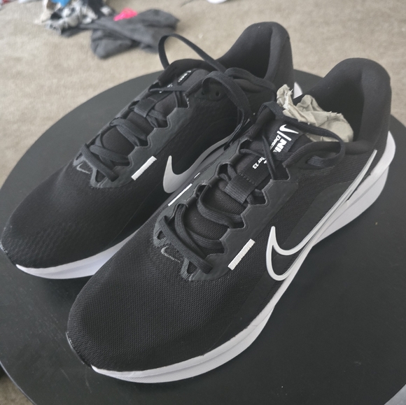 NIKE Downshifter 13 Wmns Size 12 Nwot